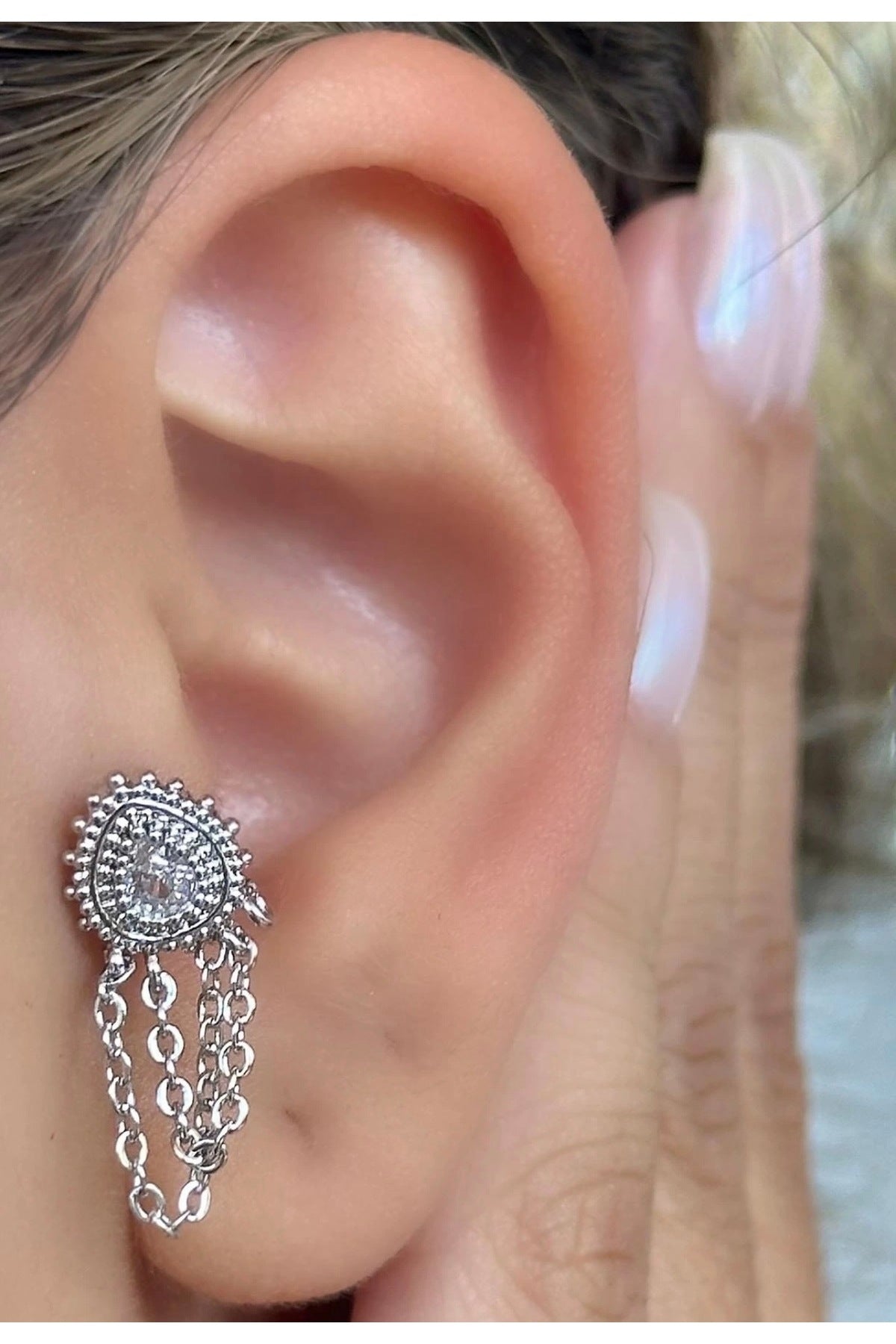 Çelik Tragus Küpe Zirkon Taşlı Zincirli Gümüş Renk Minimal Piercing Küpe