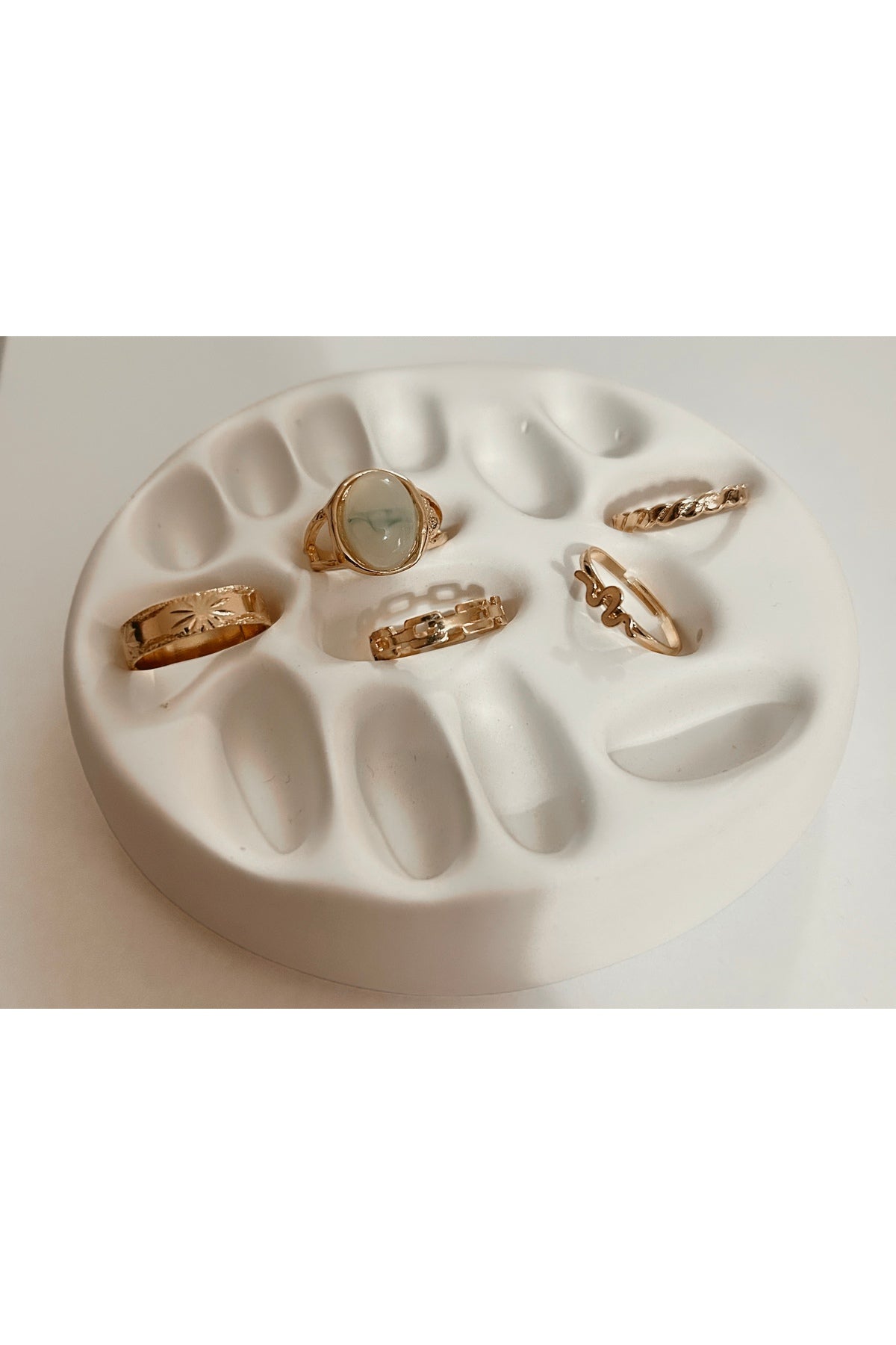Altın Renk Karışık Model Yüzük Seti- Minimal Taşlı & Zincir Detaylı Çoklu Yüzük