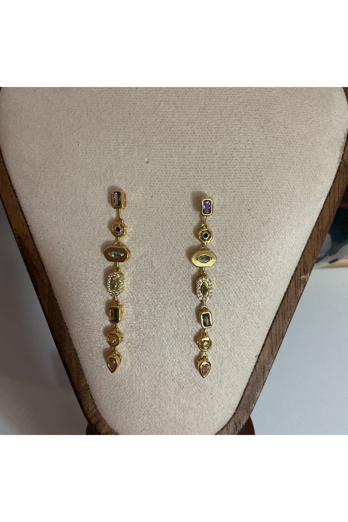 Zirkon Taşlı, Sallantılı, Altın Kaplama Küpe