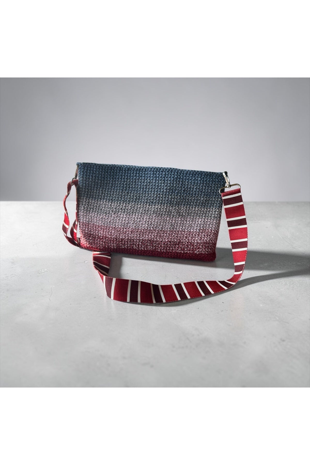 Bordo/Mavi Tonlarında Örgü Askılı Çanta