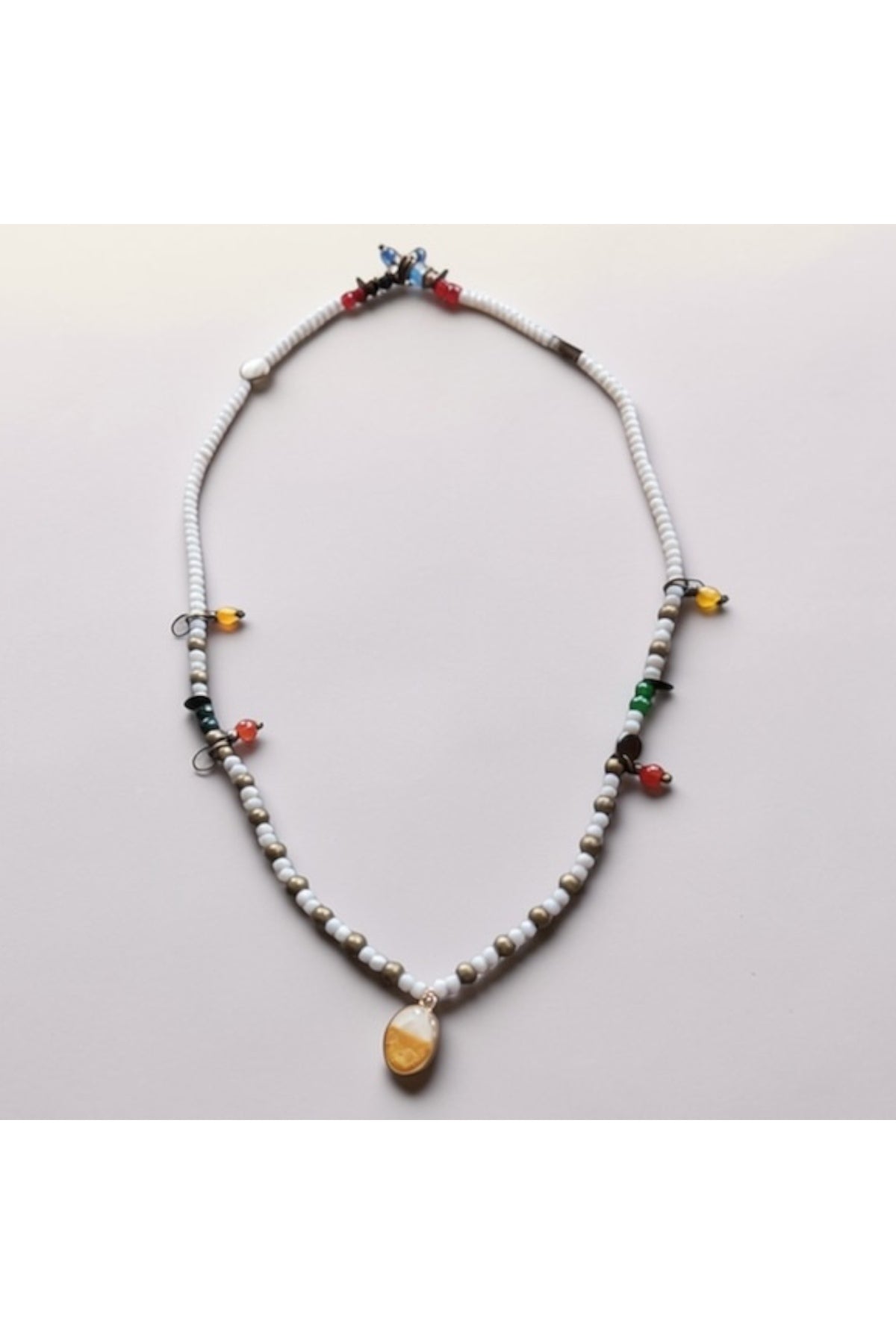 Mimoza Tasarım Mineli ve Boncuklu Kolye