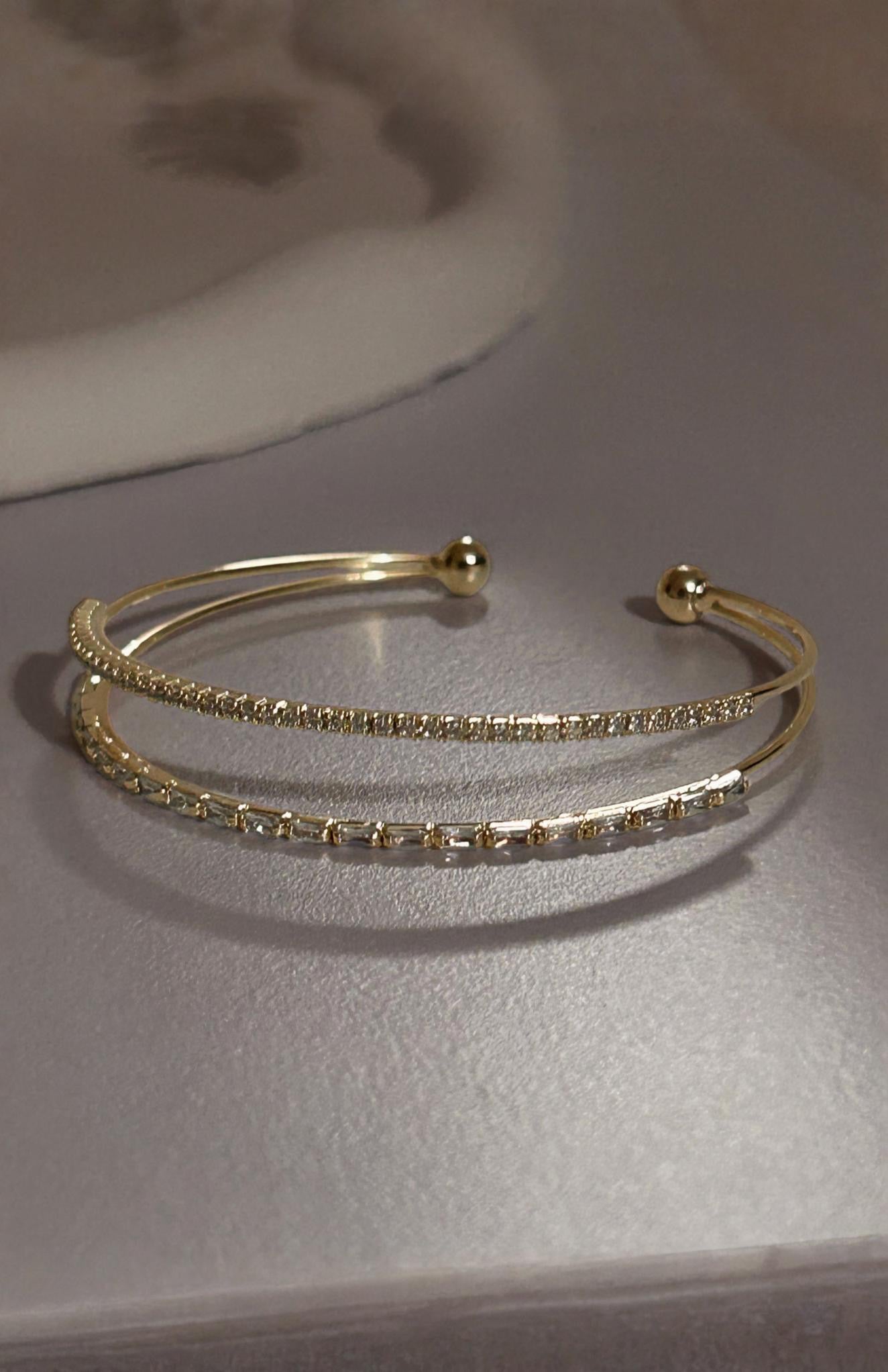 Tel C Kelepçe Bileklik, Sıralı Mini Baget Taşlı Model