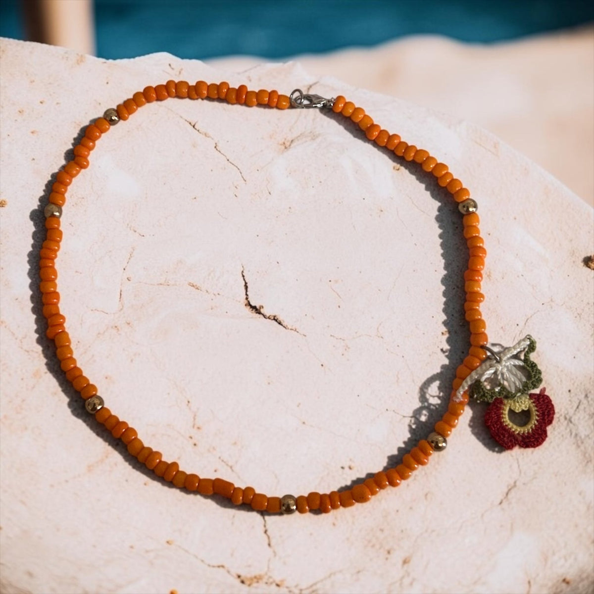 Oyalı Charm Detay Renkli Boncuk Kolye